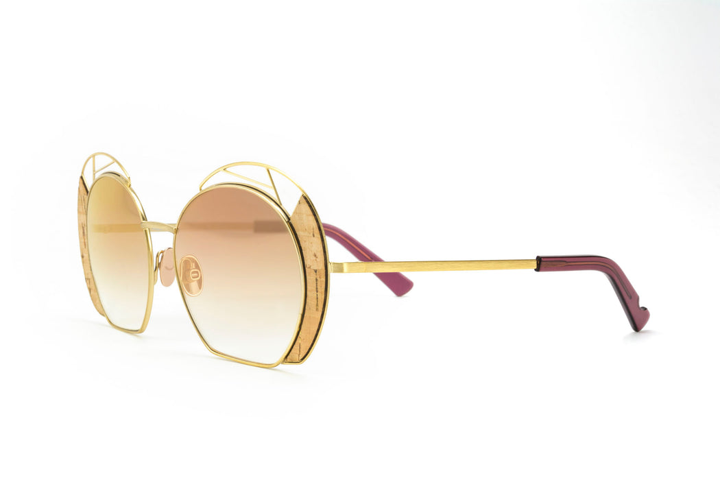 TRIBUTE TO EILEEN GRAY